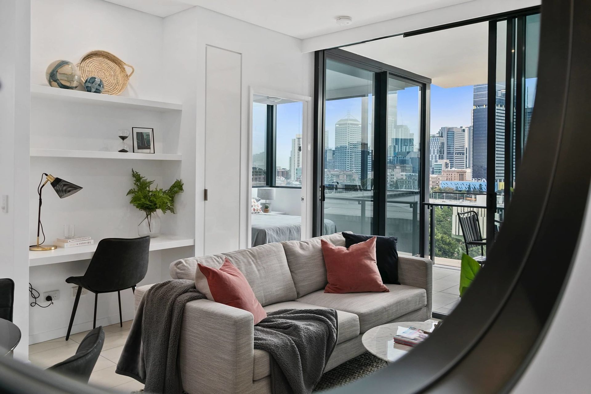 Our spacious 1 bedroom apartments showcase a sensational mix of textures, layers and bronze accents that come together to form a timeless and stylish interior.